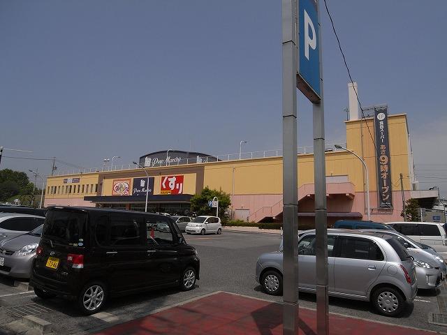 Shopping centre. Until Paremarushe Togo 1320m