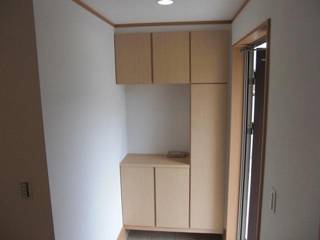 Other. Entrance complete image Plenty of shoe storage! 