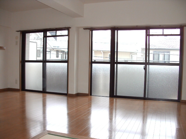 Living and room. That's spacious is the LDK of wide type ☆ 