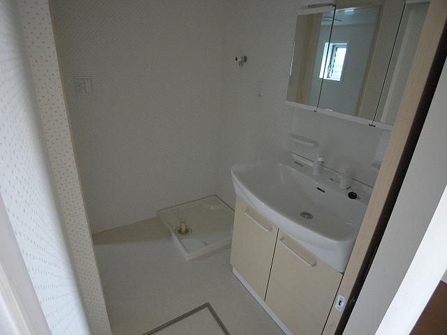 Washroom. Vanity with shower ・ It is indoor washing Storage. 