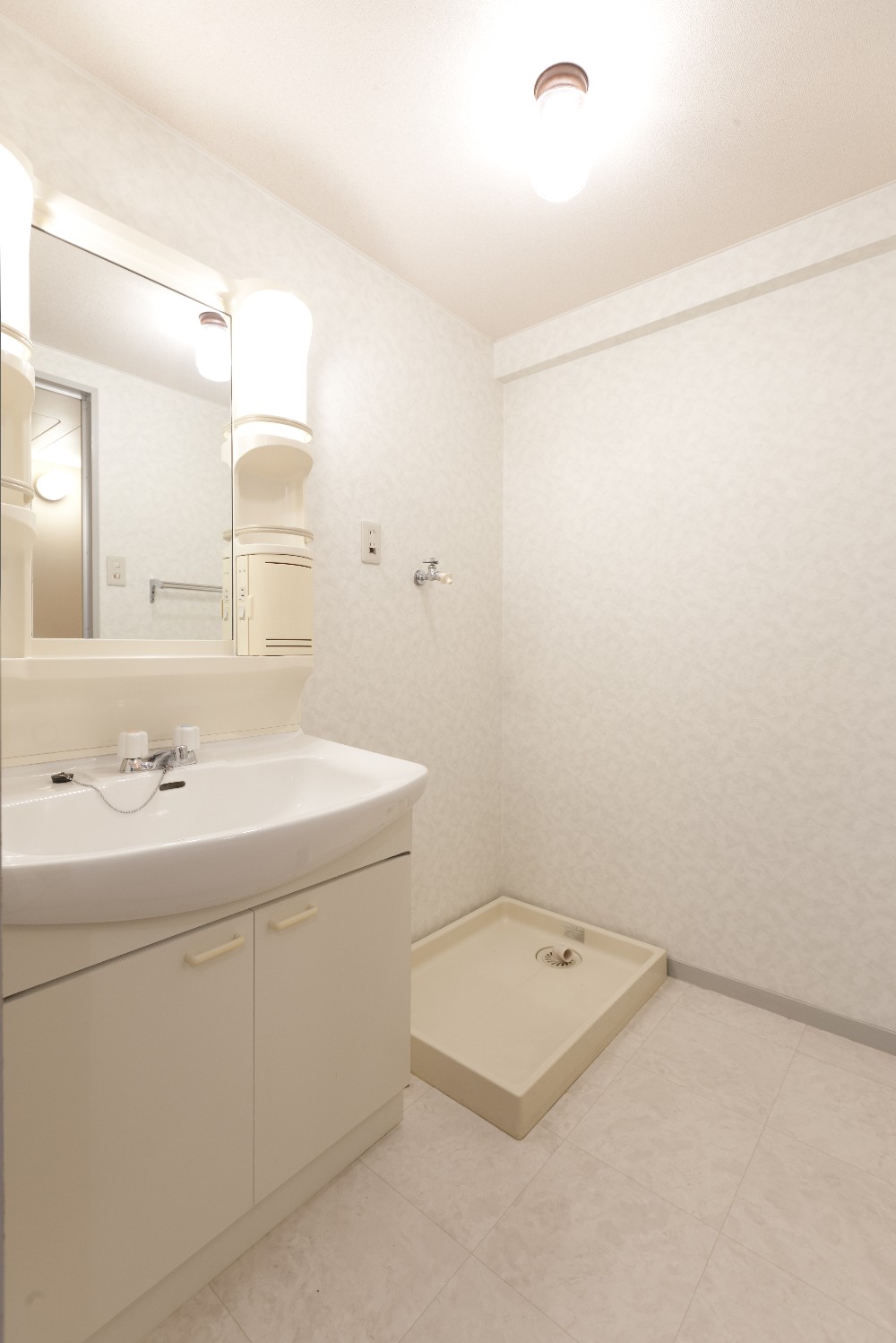 Washroom. Wash basin full of design ☆ Waterproof bread with Laundry Area