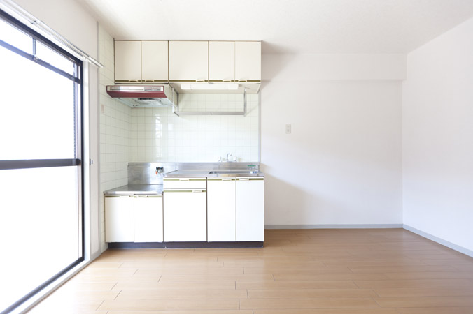 Kitchen. System kitchen tones and full of clean white