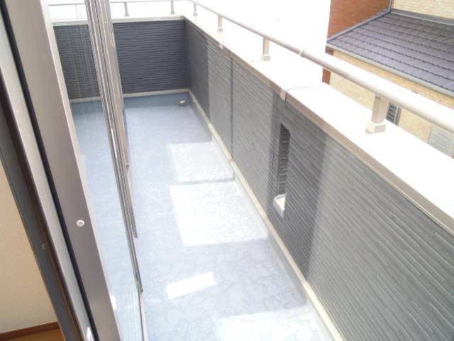 Balcony. Construction example photo 