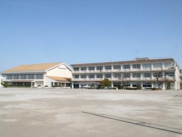 Primary school. Aisai stand Kitagota to elementary school 1591m