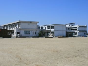 Primary school. 1900m until the Municipal Tatsuta north elementary school (elementary school)