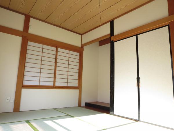 Non-living room. First floor Japanese-style room, Guests can relax at leisure.
