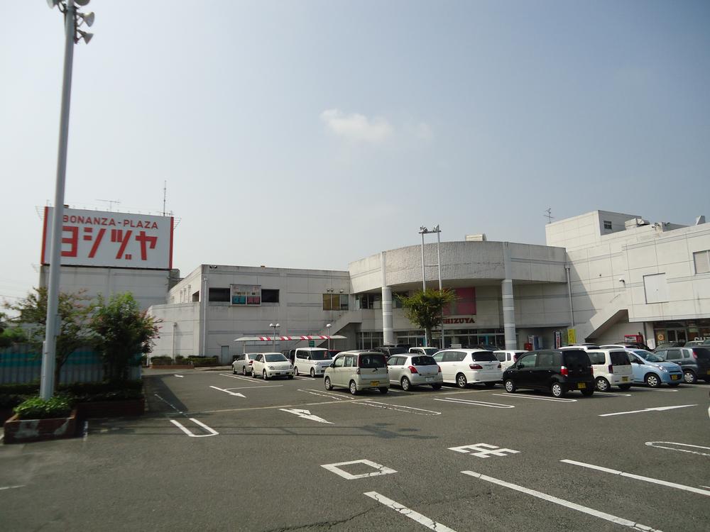 Shopping centre. Yoshidzuya until Saya shop 400m