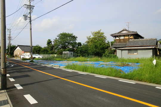 Local photos, including front road. Local land photo