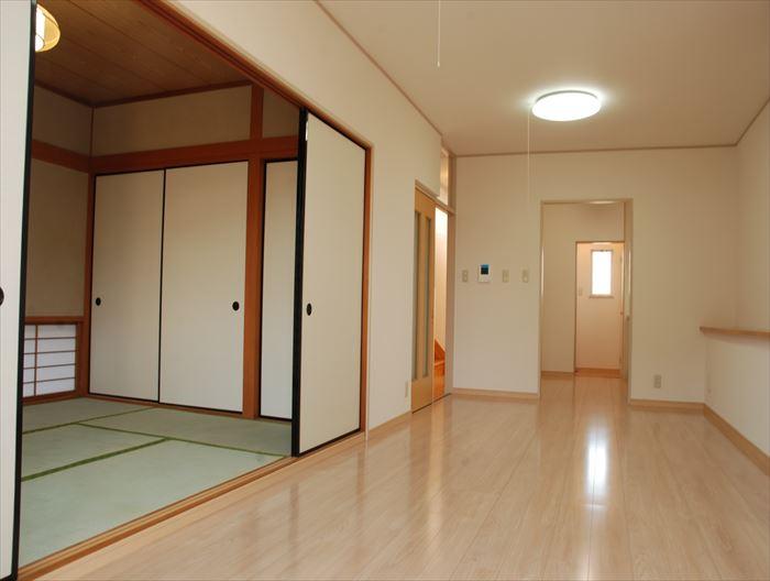 Living. It is open and connect the Japanese-style room and living room