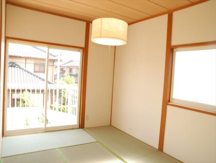 Non-living room. Second floor of the Japanese-style day is well clean.