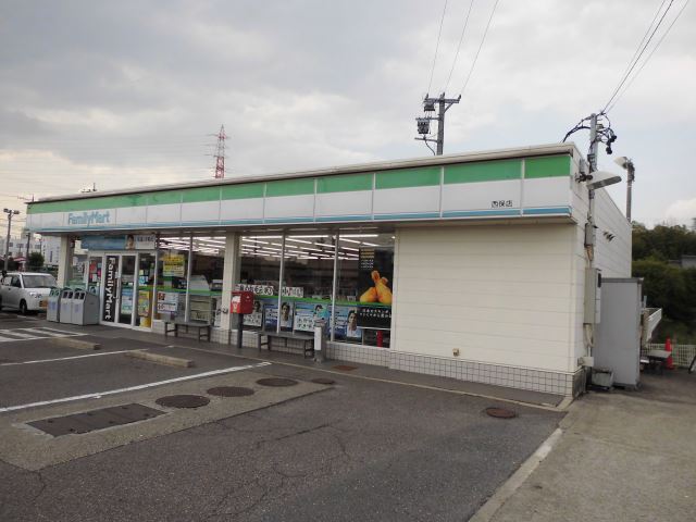 Convenience store. 530m to Family Mart (convenience store)