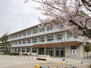 Primary school. Municipal Nishikawabata up to elementary school (elementary school) 1200m
