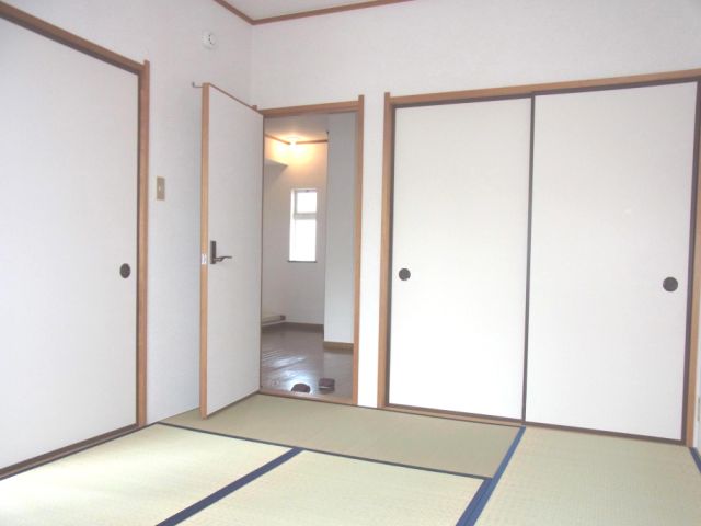 Living and room. You will relax slowly Japanese-style room.
