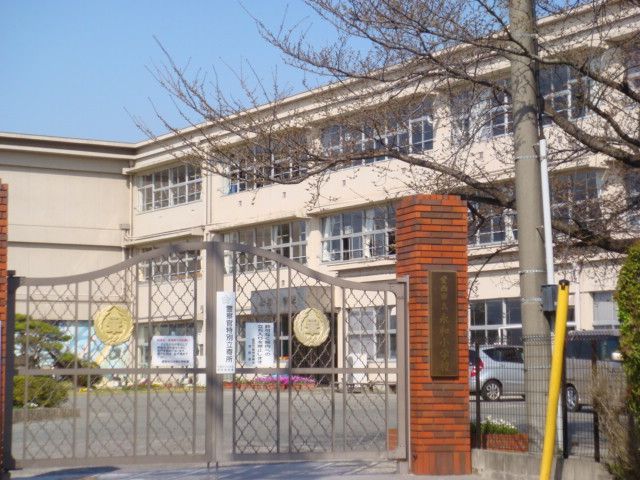 Primary school. City Yonghe up to elementary school (elementary school) 1700m