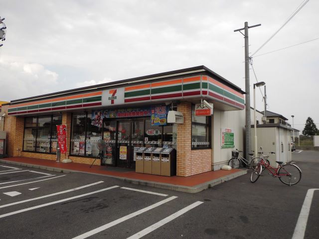 Convenience store. 140m to Seven-Eleven (convenience store)