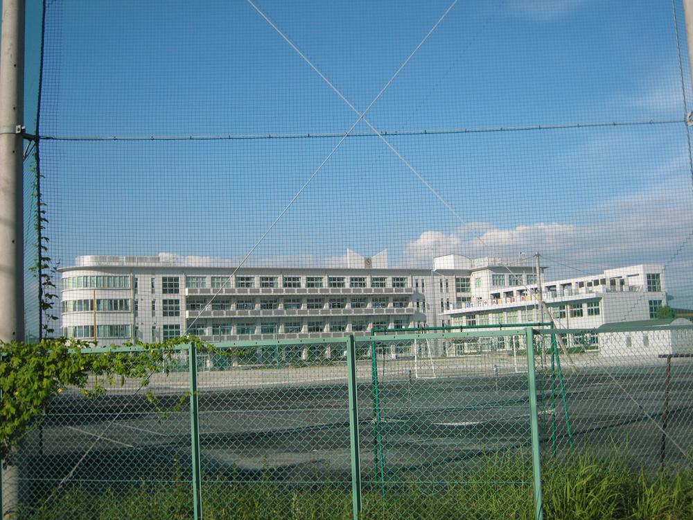 Junior high school. Aisai stand Saori until junior high school 548m