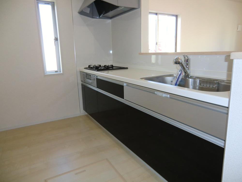 Kitchen. ◇ Kitchen ◇  Popularity of face-to-face ・ Artificial marble top ・ Water purifier integrated faucet (all-in-one hand shower) ・ Quiet specification sink ・ Si sensor stove (three-necked) ・ Underfloor storage, etc. 
