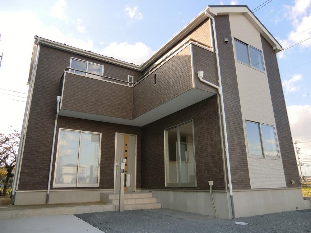 Local appearance photo. ◇ 1 Building ◇  Imposing completed! ! Preview you can visit (weekday tours You can also)  Parking three OK  Corner lot, Yang per good! !   Local (November 19, 2013) Shooting