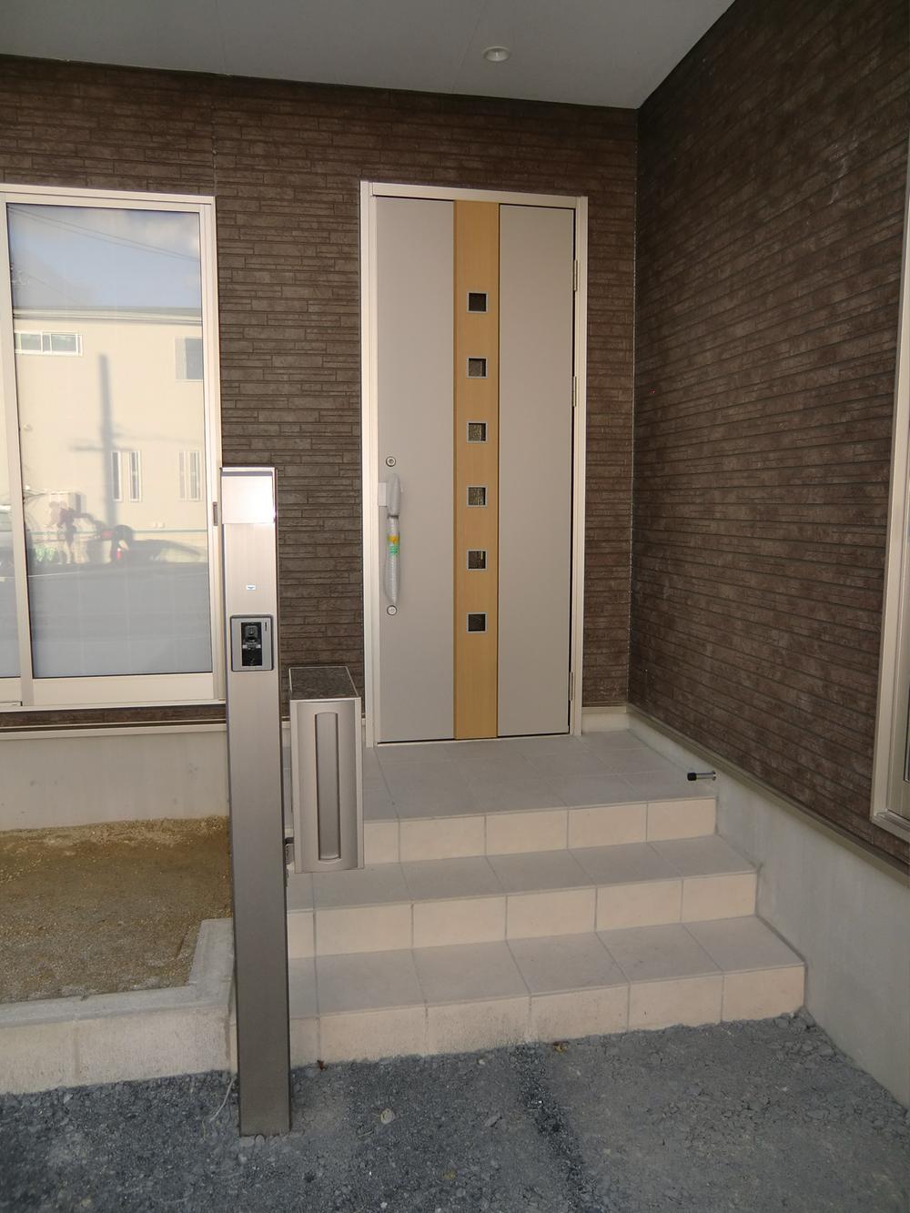 Entrance. ◇ entrance ◇  Picking measures with door