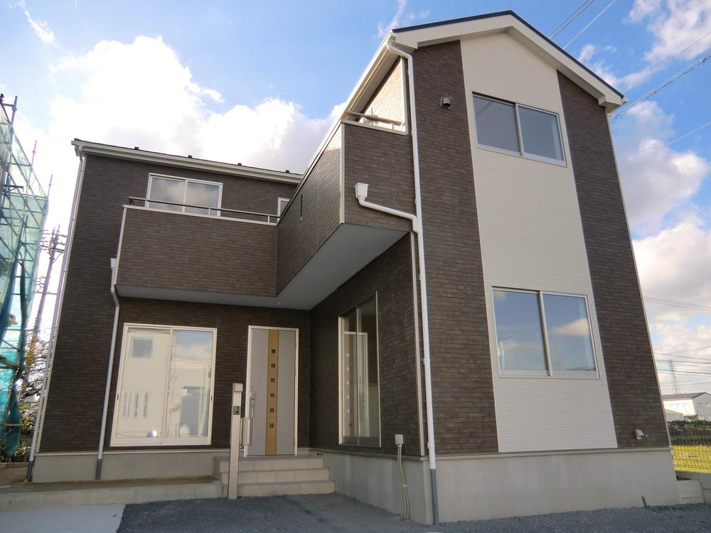 Local appearance photo. ◇ 1 Building ◇  Imposing completed! ! Preview you can visit (weekday tours You can also)  Parking three OK  Corner lot, Yang per good! !   Local (November 19, 2013) Shooting