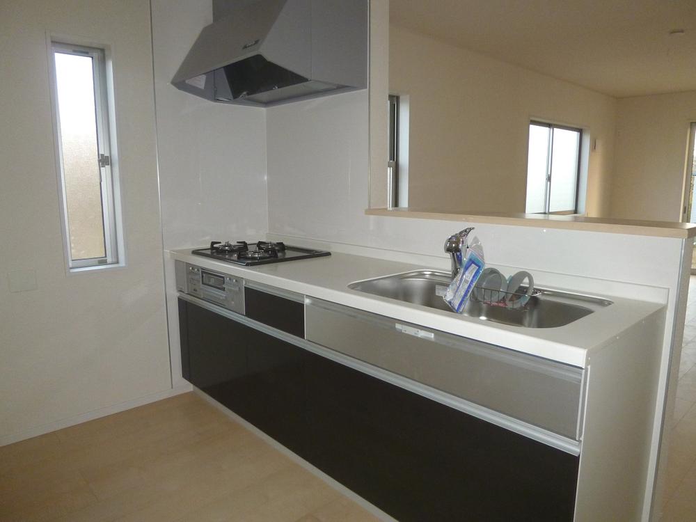 Kitchen. 1 Building ◆ Underfloor storage with face-to-face kitchen ◆ 