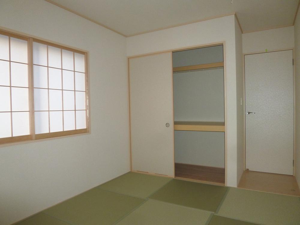 Non-living room. 1 Building