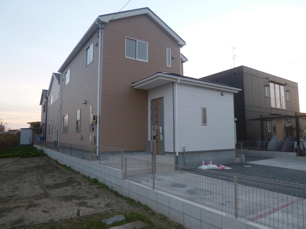 Local appearance photo. 1 Building