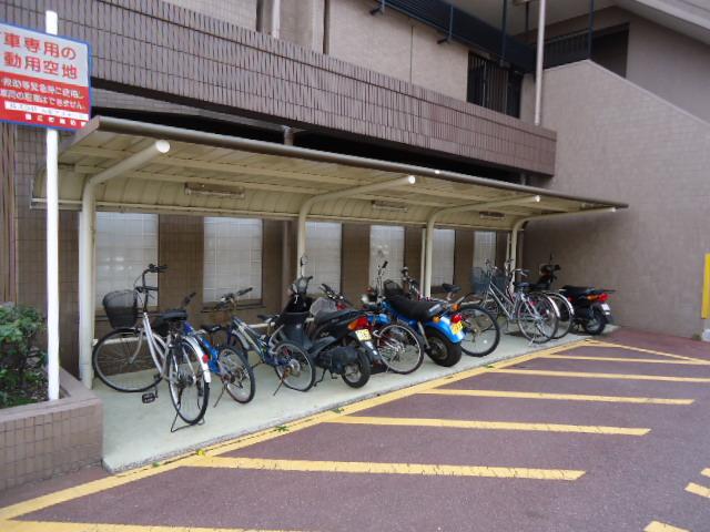 Other common areas. Bicycle parking on site