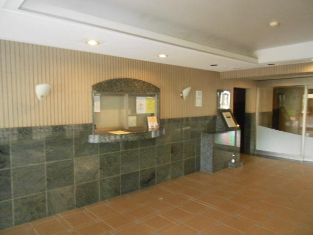 Entrance. Building manager office Janitor is ■ Month ・ Thursday afternoon ■ Friday has been attendance in the morning.