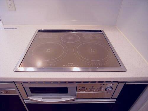 Kitchen. All-electric stove