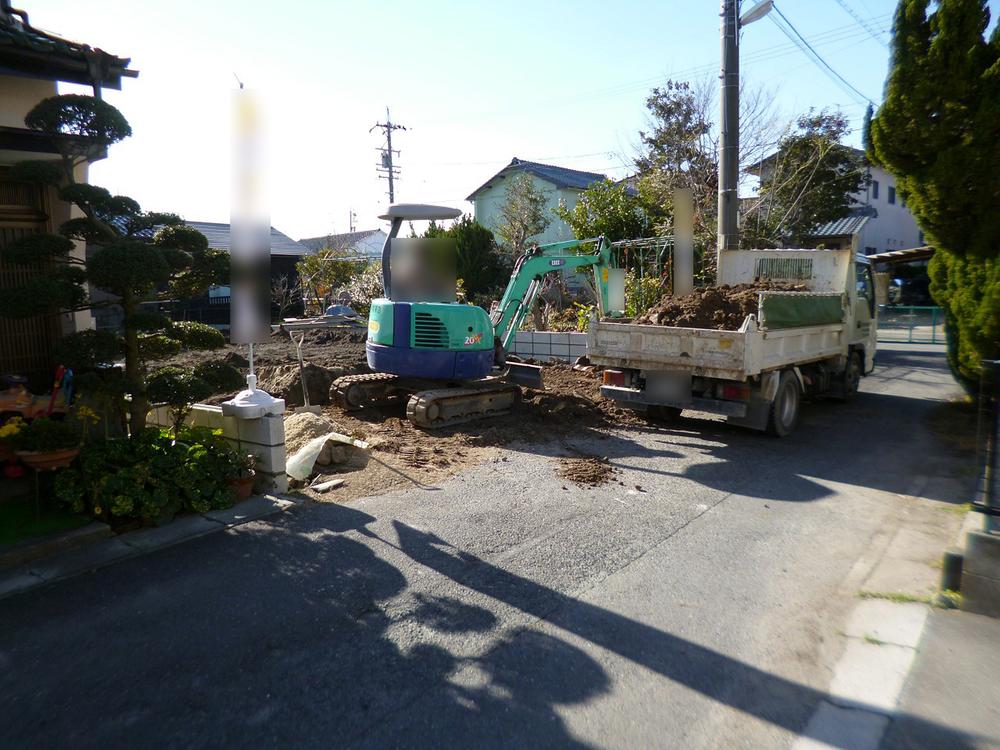 Local photos, including front road. Current Status photo