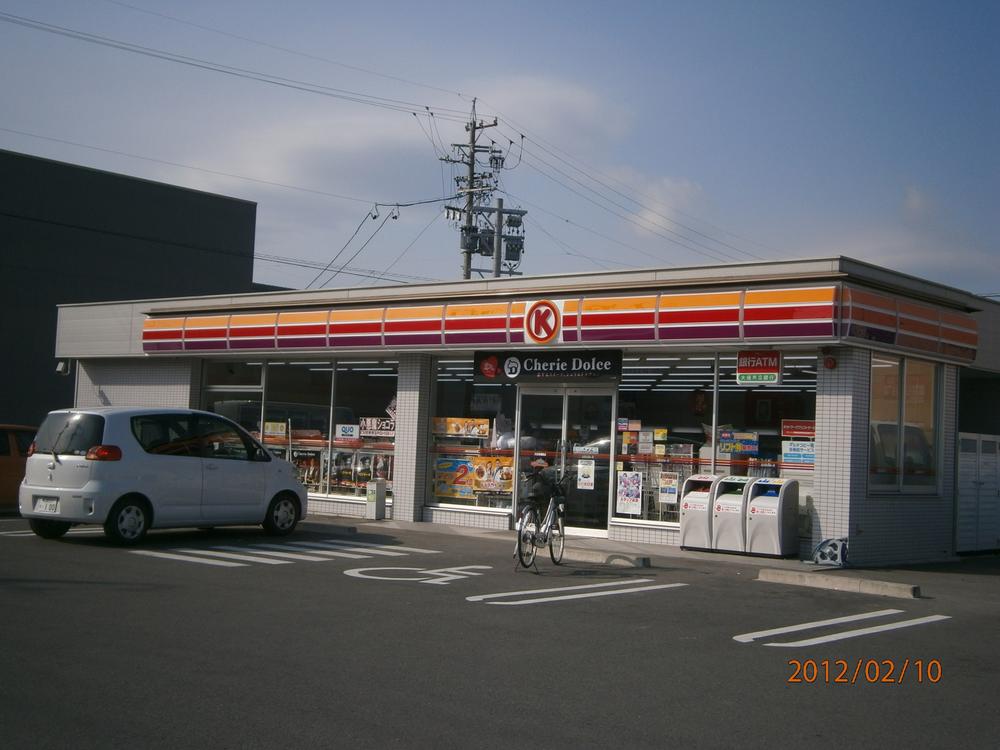 Convenience store. 1200m to Circle K