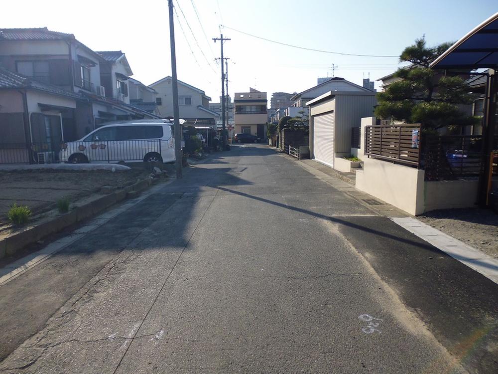Local photos, including front road. 2013.12.3 shooting