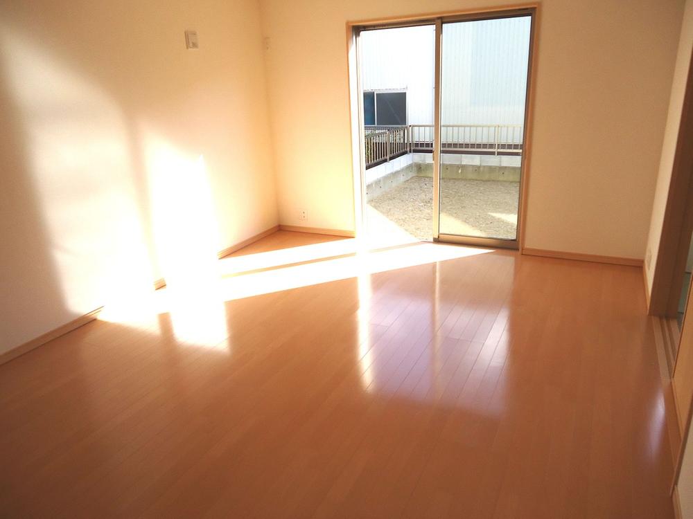 Living. Building 2 South-facing LDK