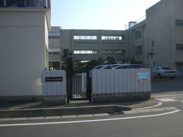 Primary school. Municipal Daiji to the south elementary school (elementary school) 1800m