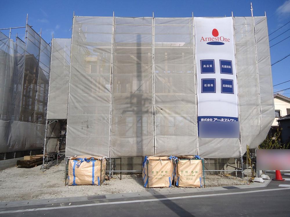 Local appearance photo. 4 Building Facing south! 