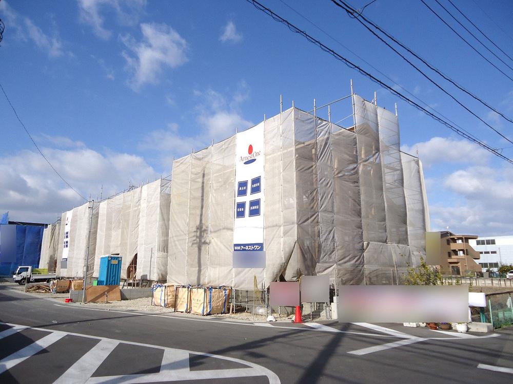 Local appearance photo. 2 ~ 4 Building Front road spacious! 