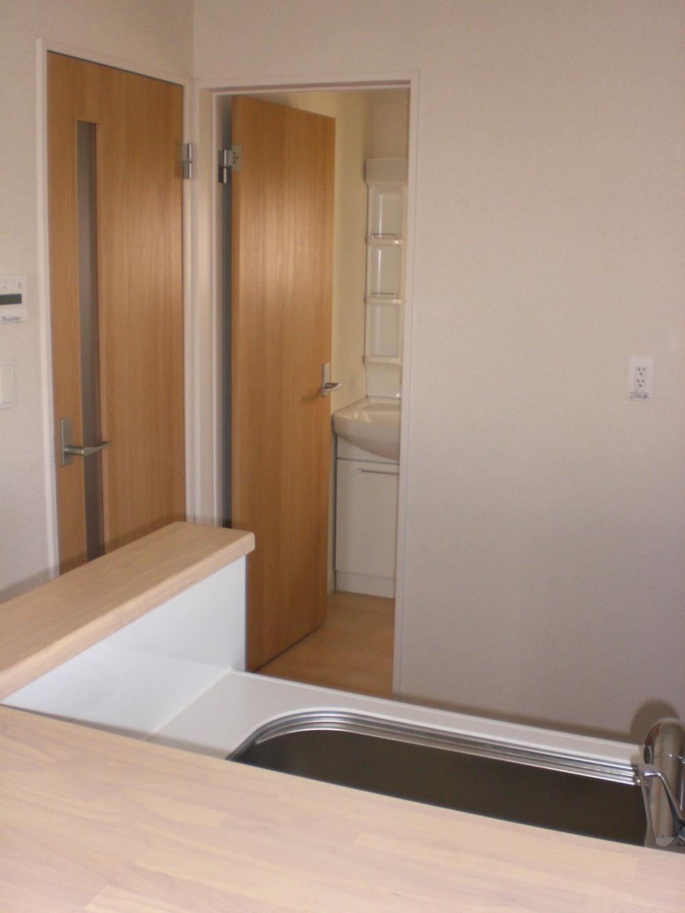 Other. You can move smoothly from the kitchen to the lavatory! 