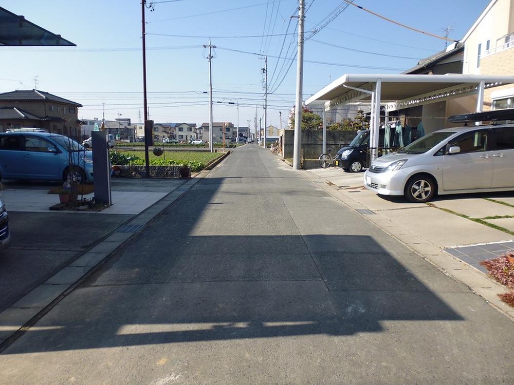 Local photos, including front road. 2013.12.3 shooting