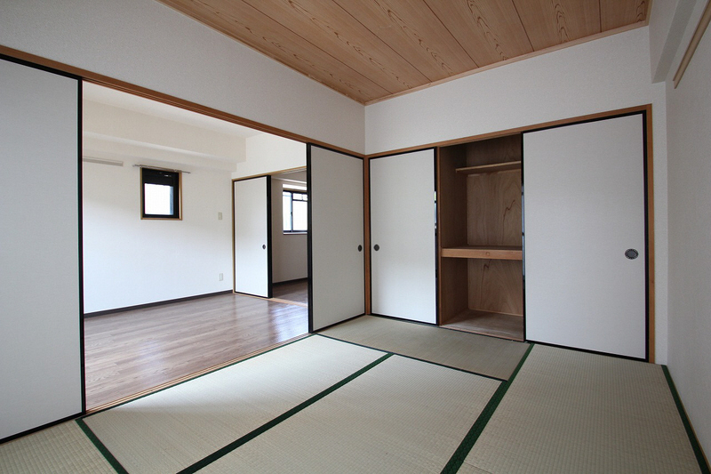 Living and room. It will calm the Japanese-style room