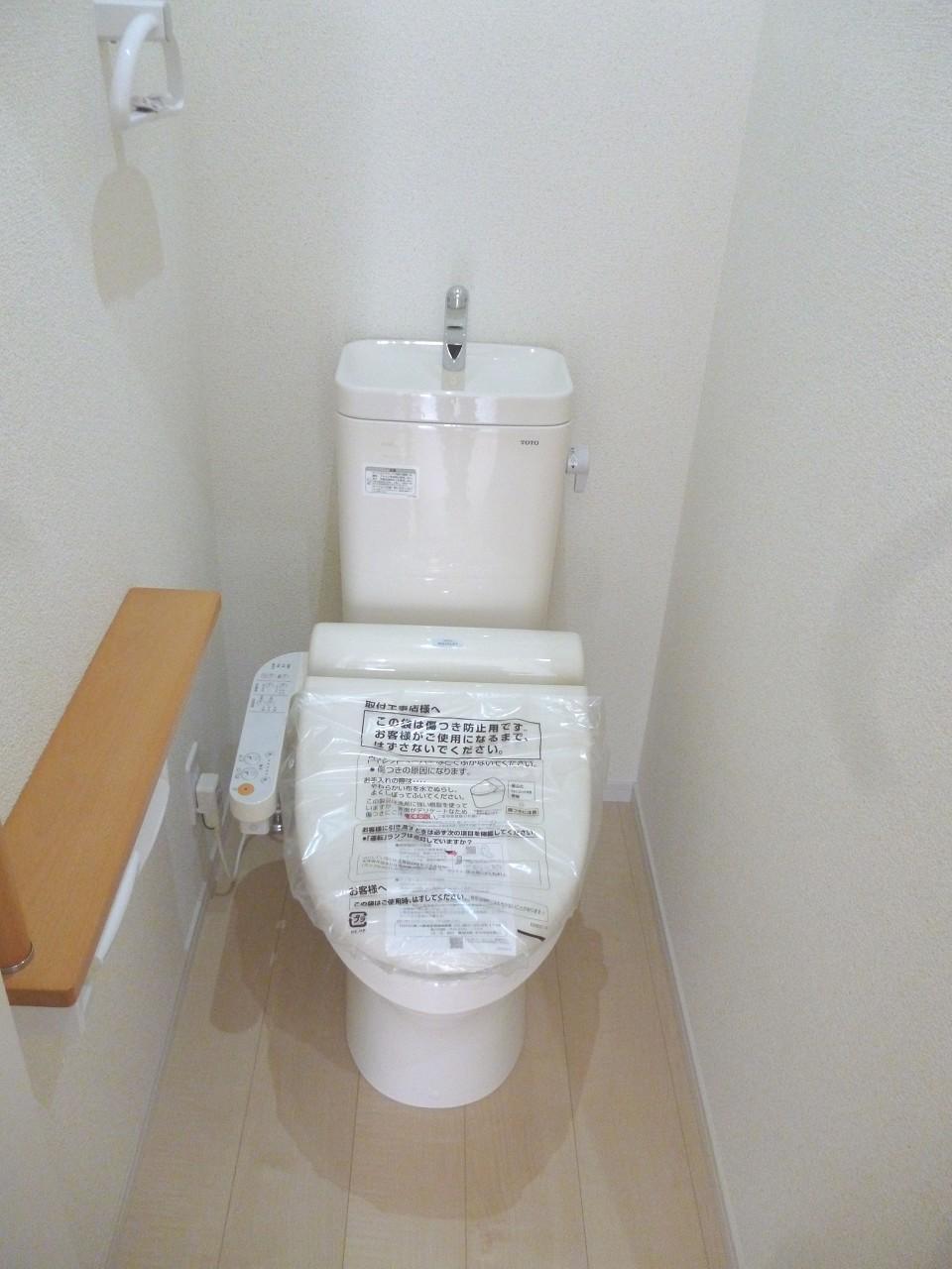 Toilet. Building 2 Bidet with function