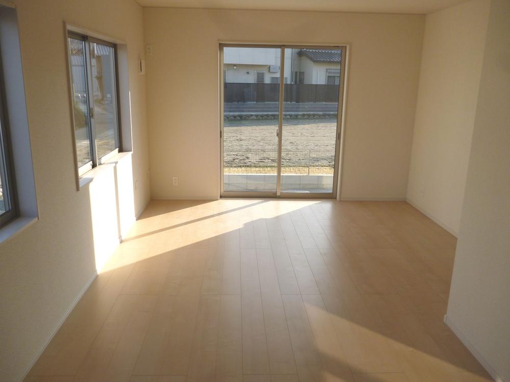 Living. Building 2 South-facing LDK