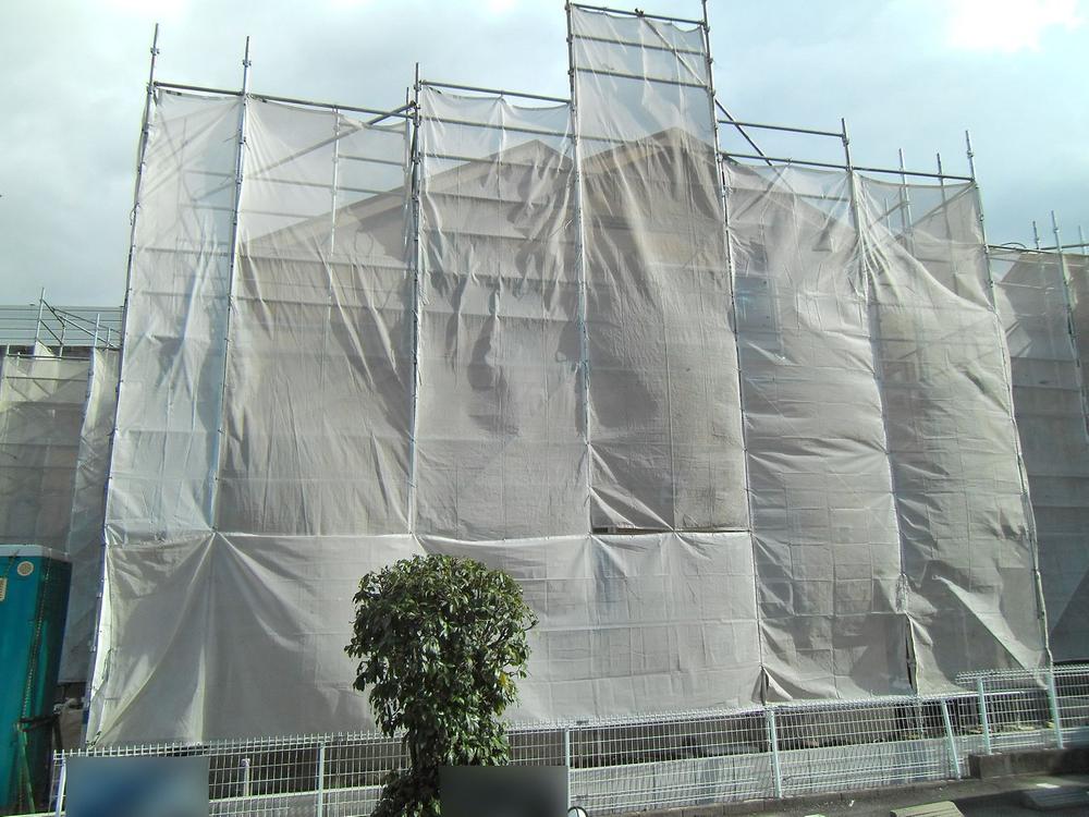 Local appearance photo. 1 Building Parallel parking two cars Allowed! 