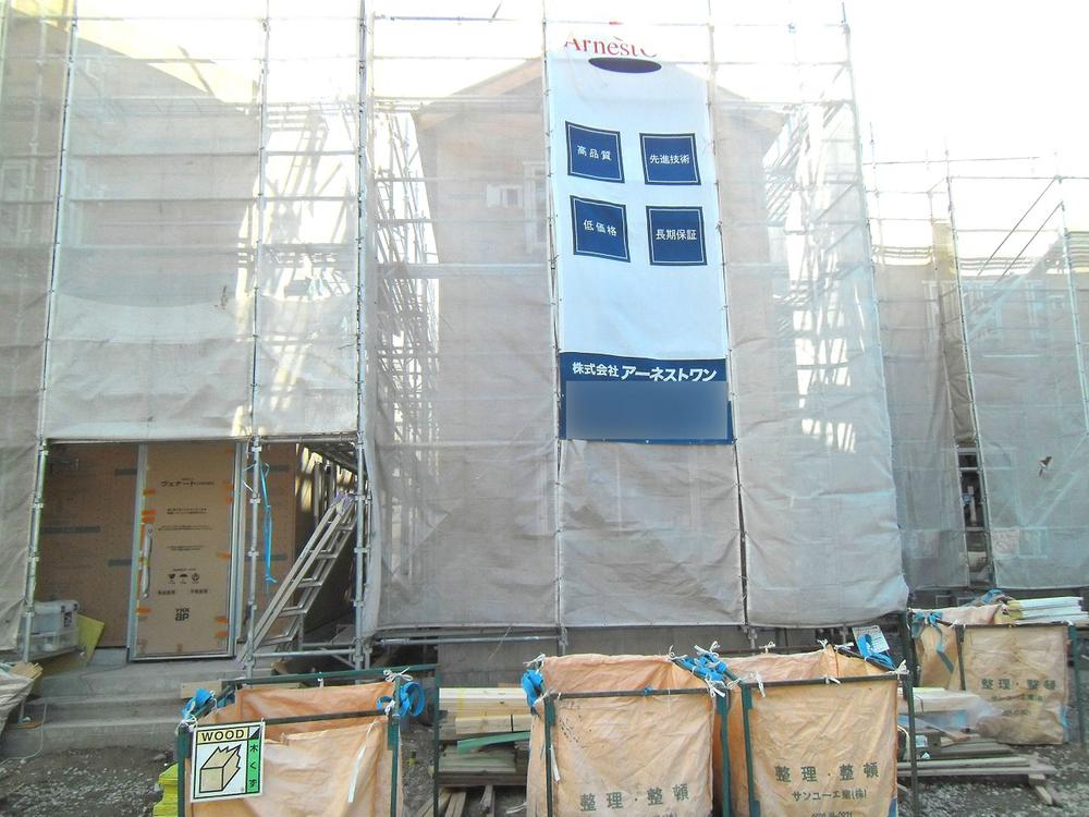 Local appearance photo. Building 2 Parallel parking two cars Allowed! 