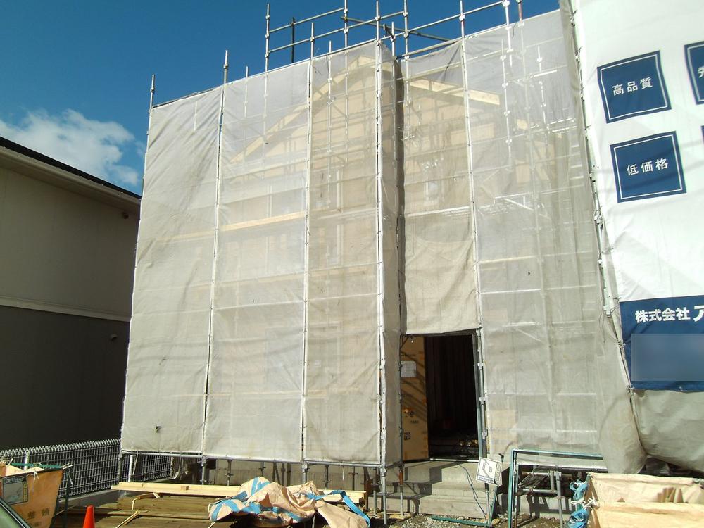 Local appearance photo. 4 Building Facing south! 