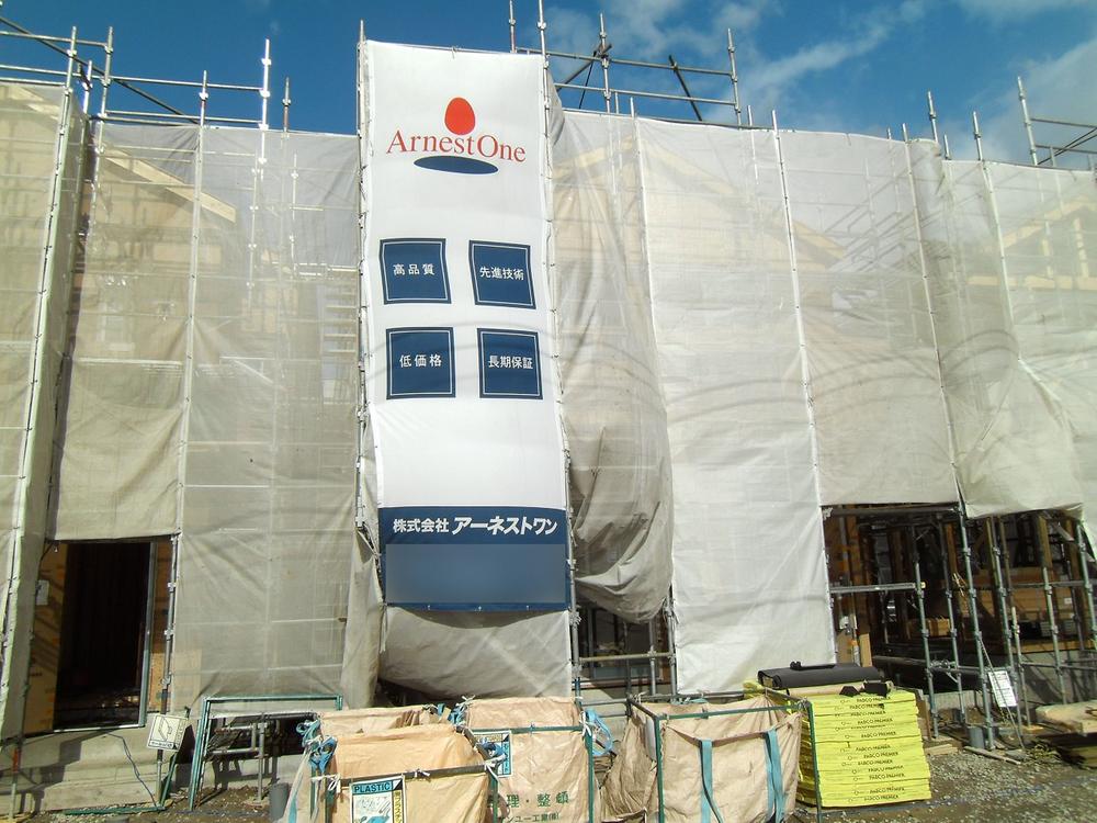 Local appearance photo. 5 Building Facing south! 