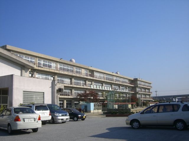 Primary school. Municipal Daiji Nishi Elementary School until the (elementary school) 420m