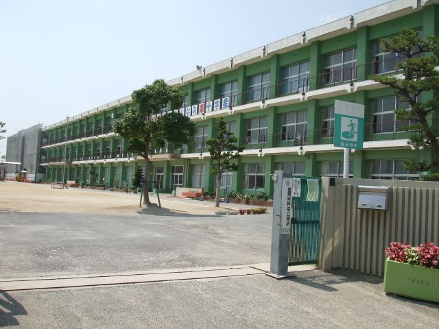 Primary school. Municipal Jimokuji to the south elementary school (elementary school) 2700m
