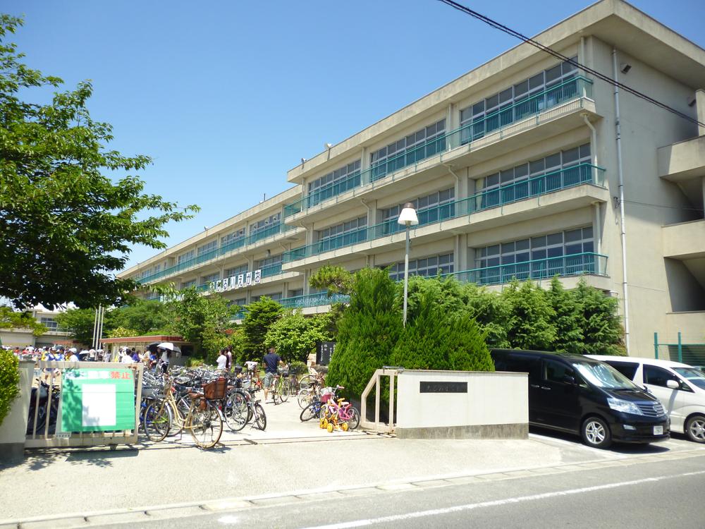 Primary school. Daiji Municipal Daiji to Nishi Elementary School 870m