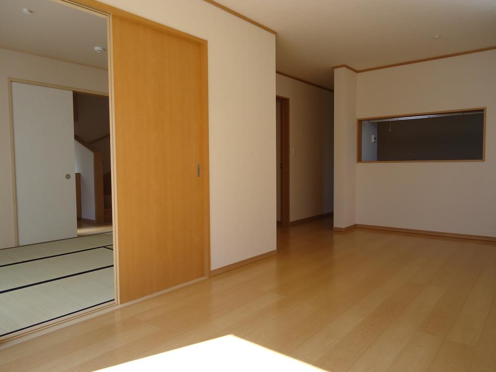 Living. ◇ 2 Building Bright living room